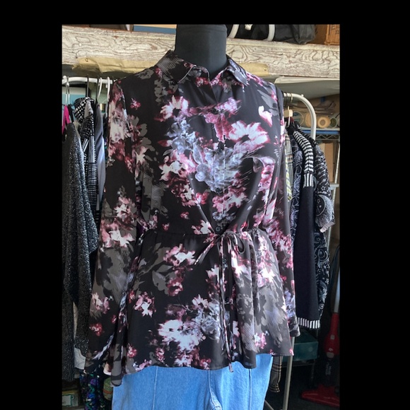 Floral Button Up Blouse with Optional Drawstring Waist - Picture 4 of 8
